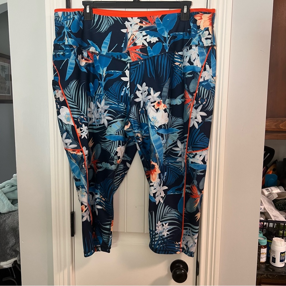 Floral Xersion capris with pockets size 3X